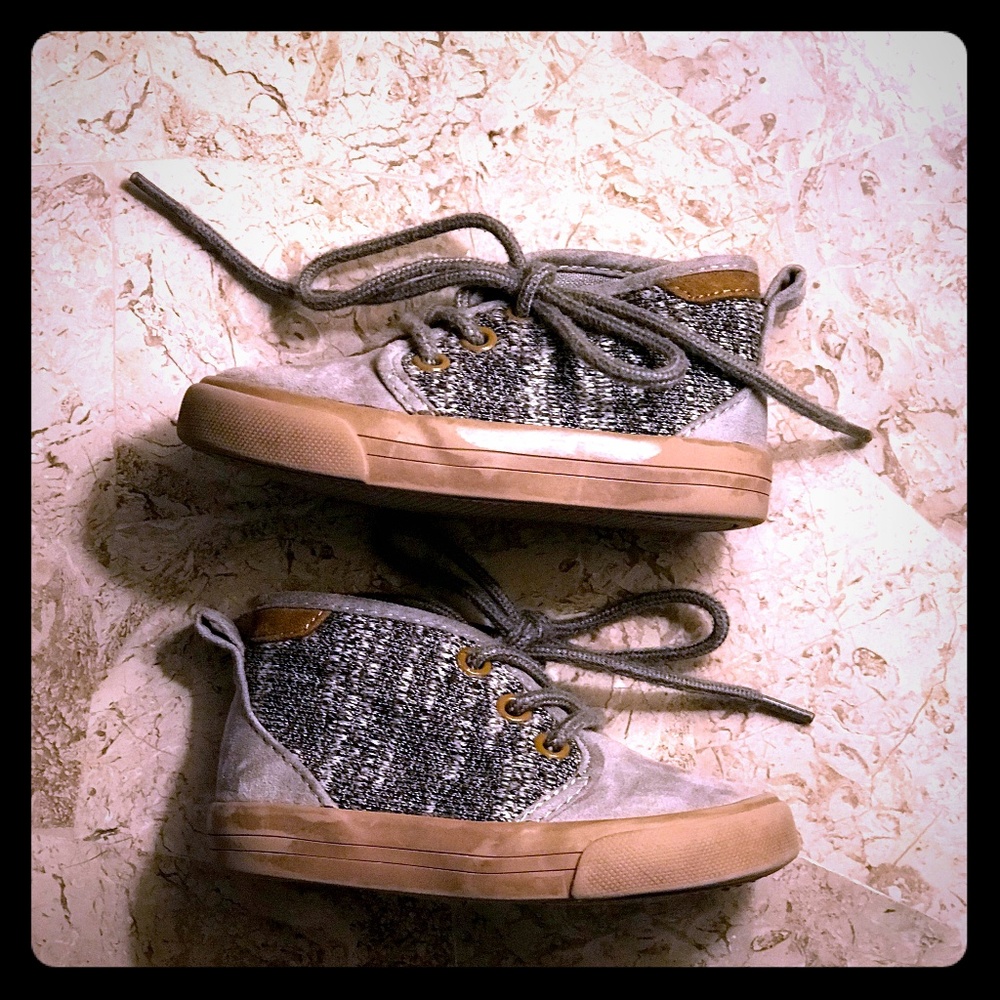 Gray Mud Tops
